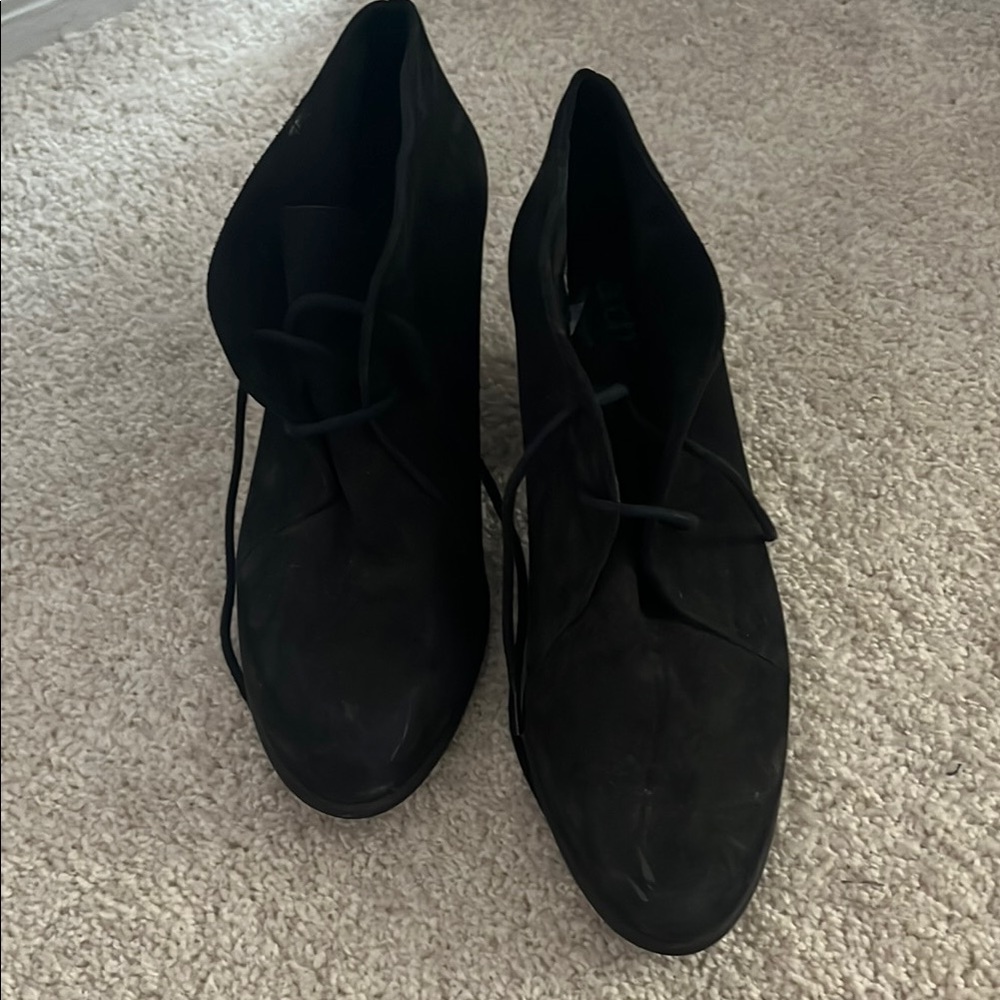 Elegant Arche Suede Black Women's Lace Up Boots
